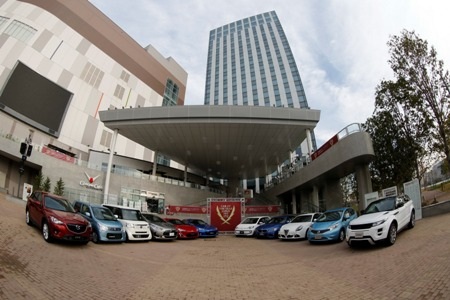 Danh hiệu “Xe của năm 2012-2013 tại Nhật” đã có chủ - 1 CEO Kiyoshi Fujiwara của Mazda nhận giải “Xe của năm 2012-2013 tại Nhật” dành cho mẫu CX-5